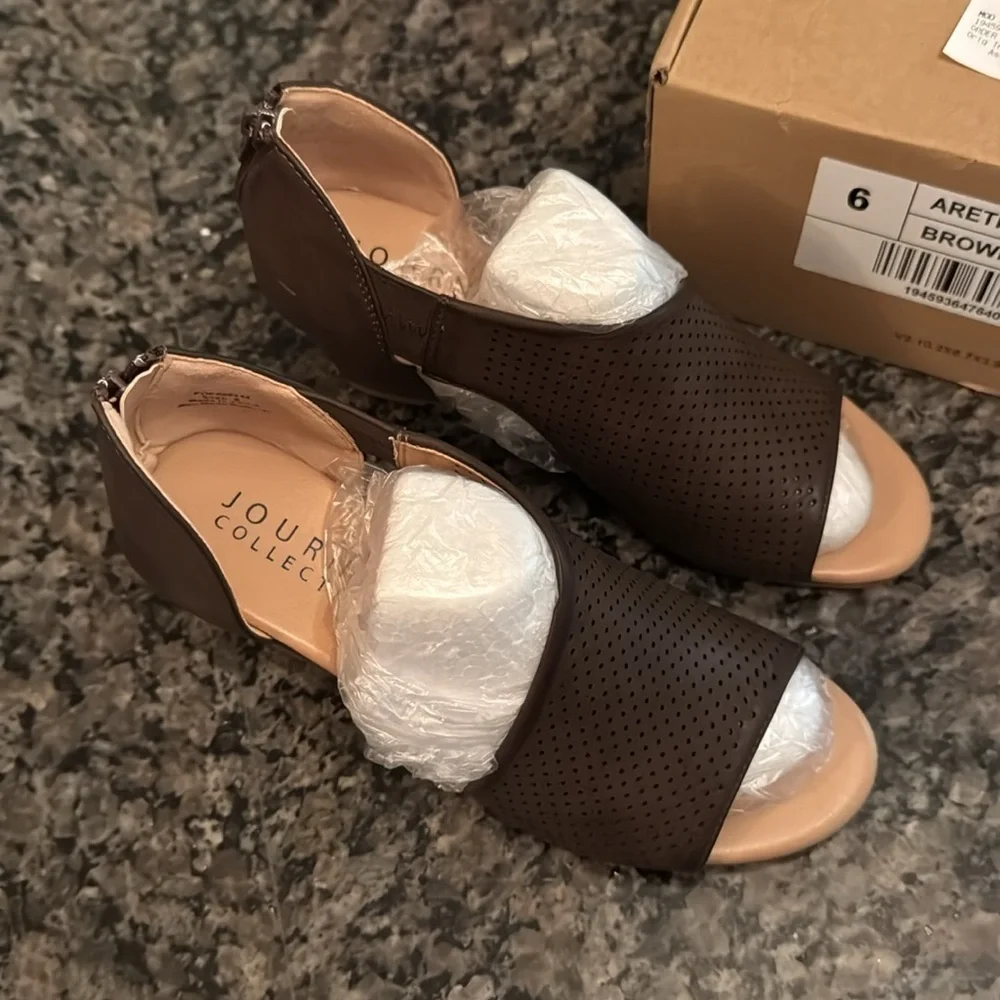 Journee Collection Aretha Brown peep toe wedge NIB 6